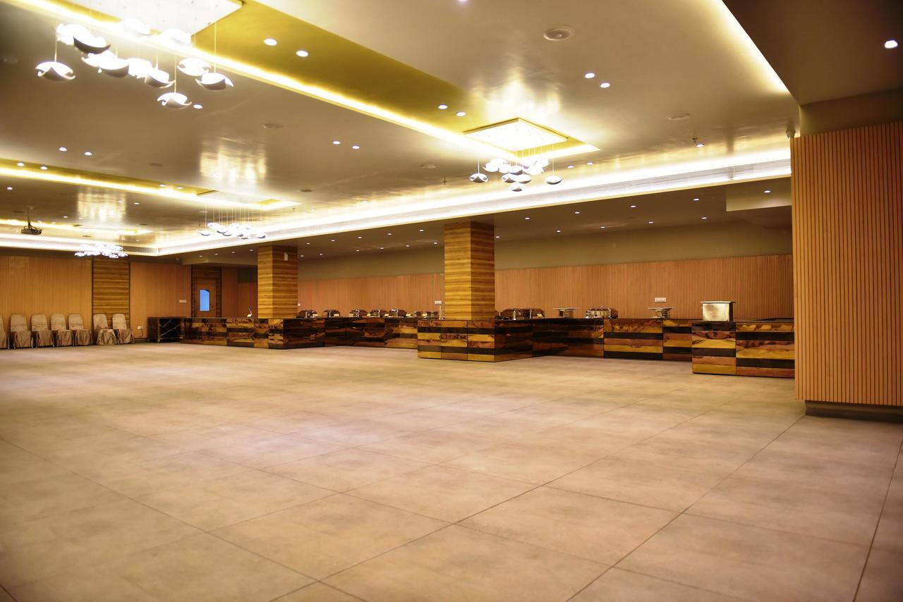 The Panchvati Hotel Rádzskot Kültér fotó