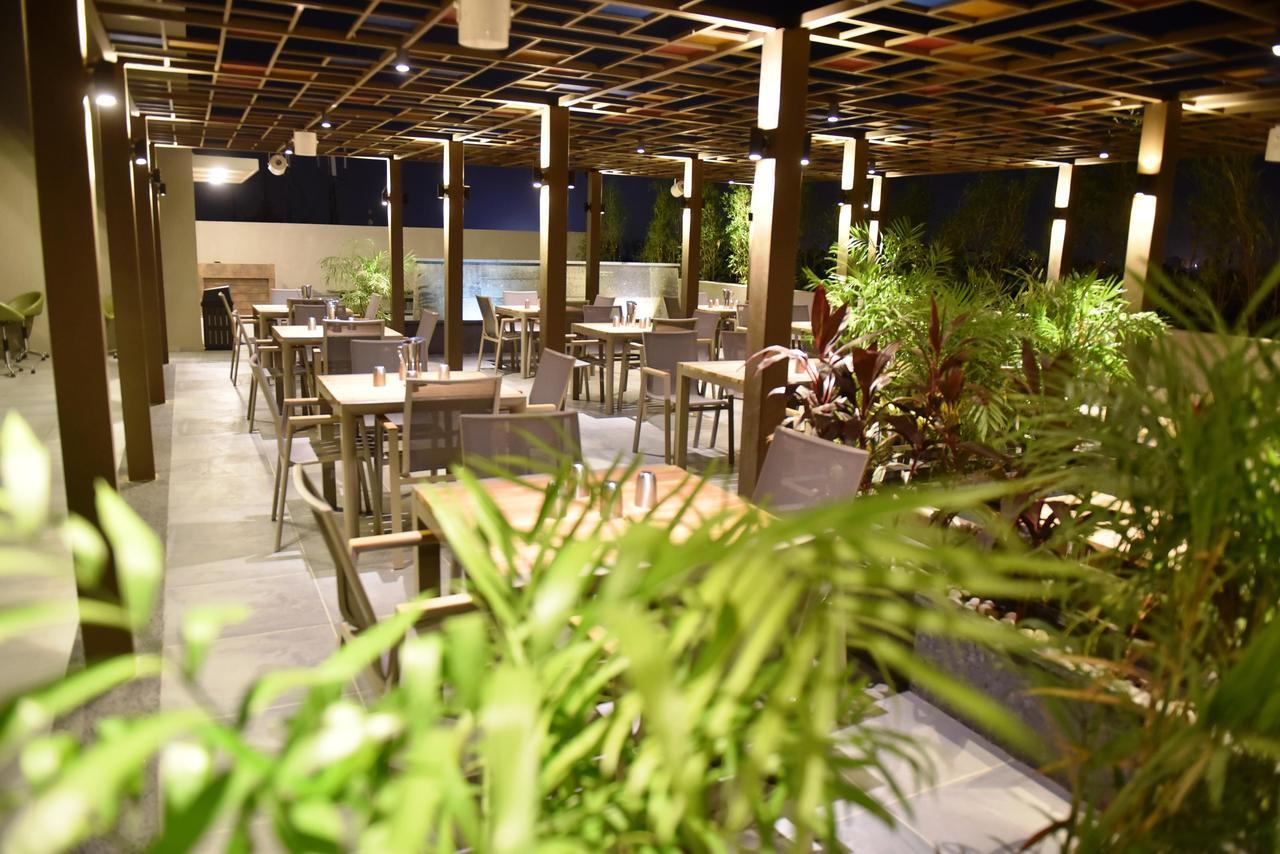 The Panchvati Hotel Rádzskot Kültér fotó