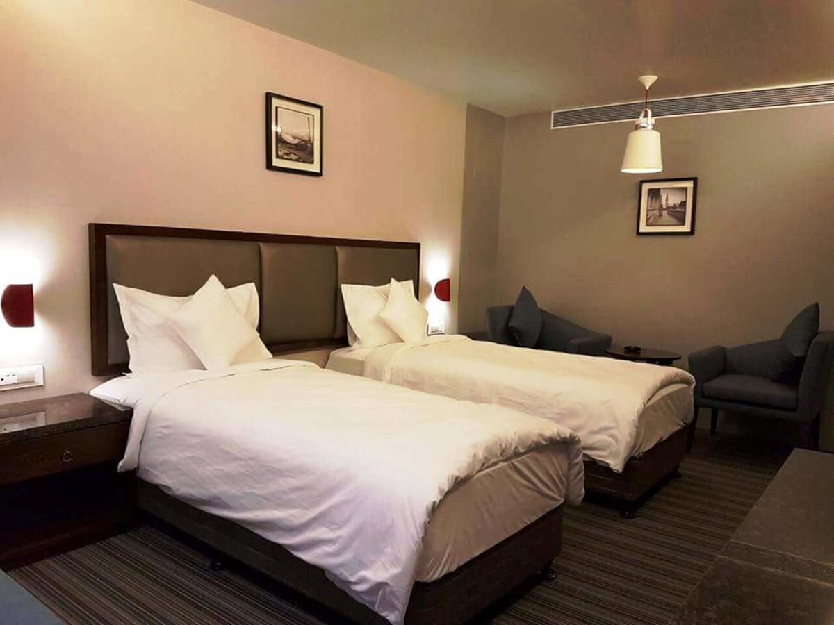 The Panchvati Hotel Rádzskot Kültér fotó